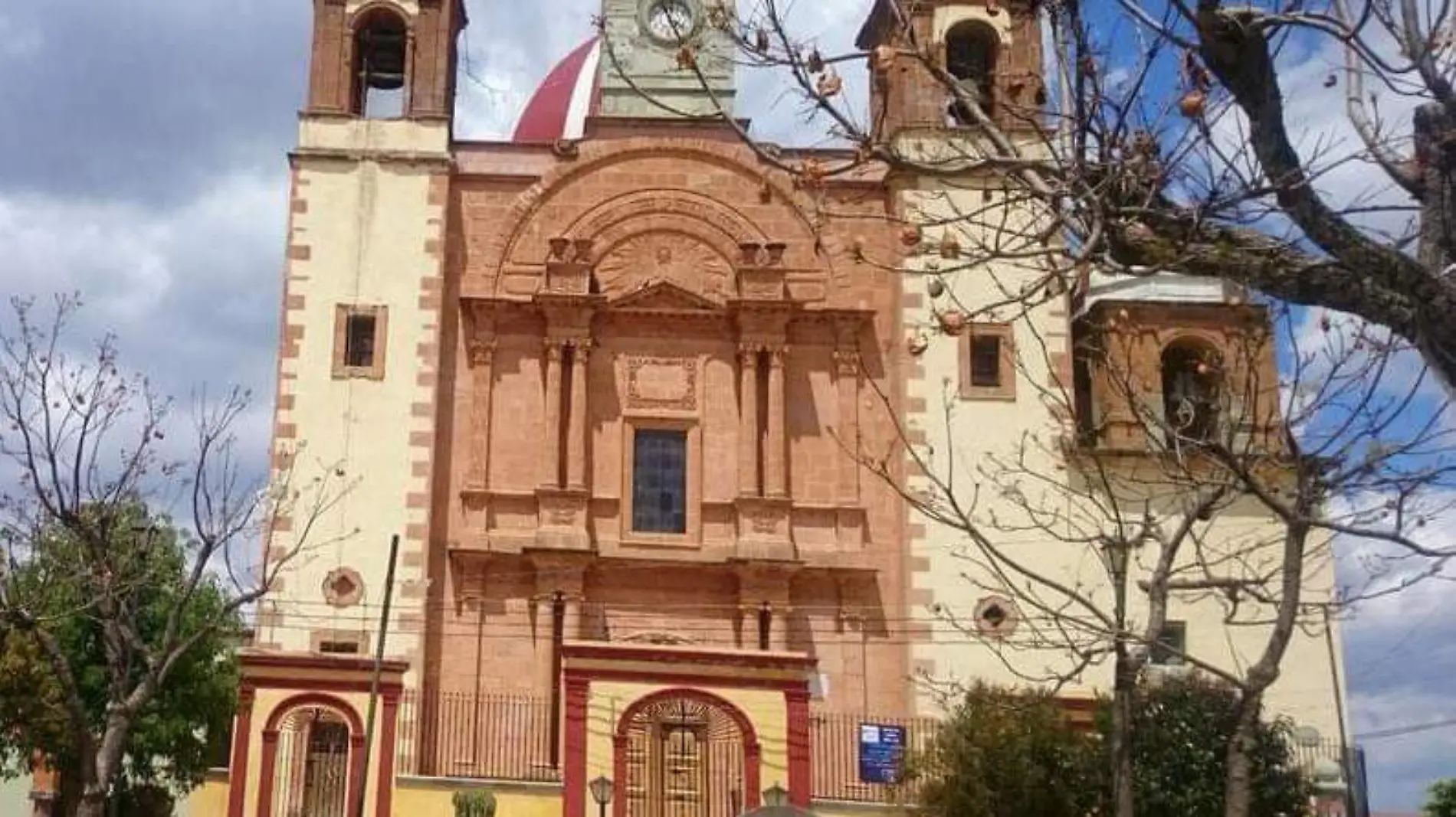 ASUME NUEVO PARROCO EN EL TEMPLO DE LA MADRE SANTI (2)